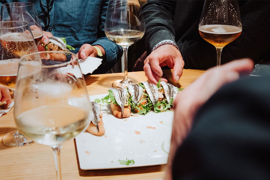 サイクリング後のディナー | photo by p.s.m. adventure