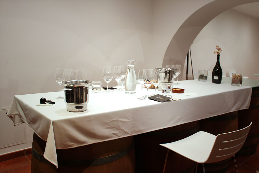 ワインティスティング | photo by p.s.m. adventure